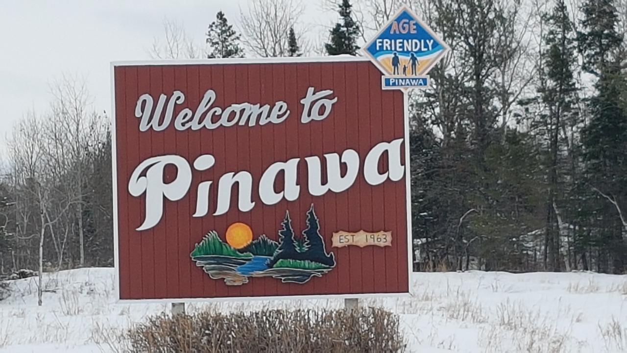 Pinawa Motel Bagian luar foto