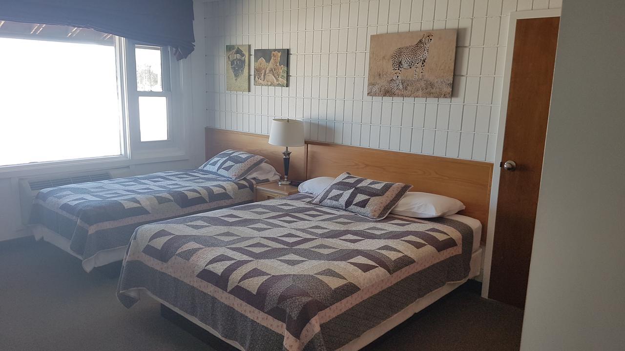 Pinawa Motel Bagian luar foto